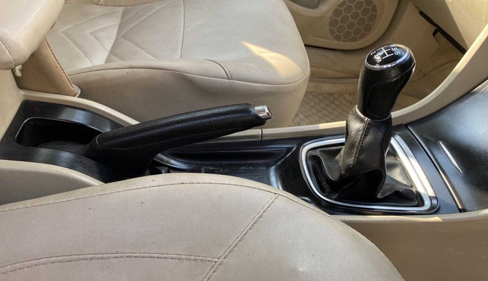 2018 Maruti Ciaz DELTA DIESEL 1.3, Diesel, Manual, 80,544 km, Gear Lever