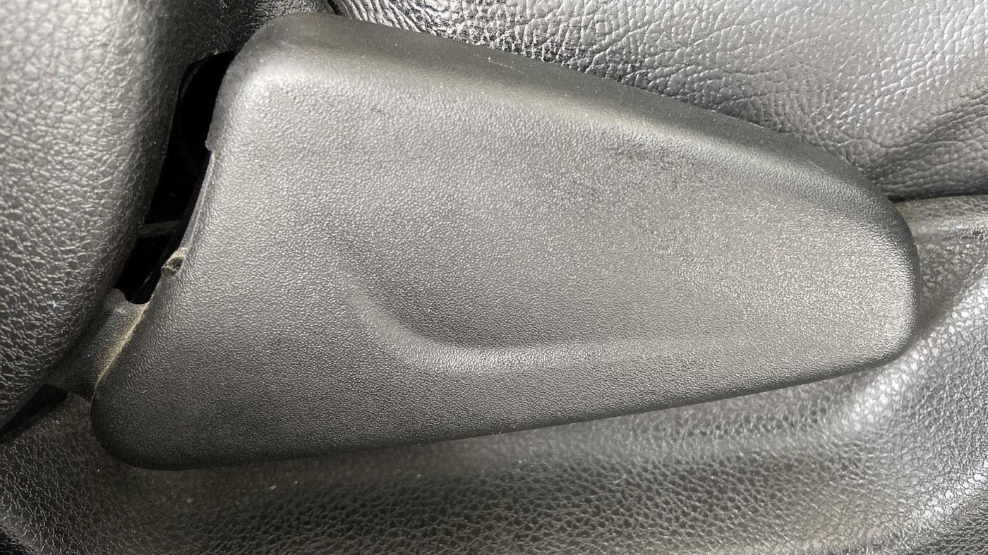2021 Renault Kwid RXT 0.8, Petrol, Manual, 15,343 km, Driver Side Adjustment Panel