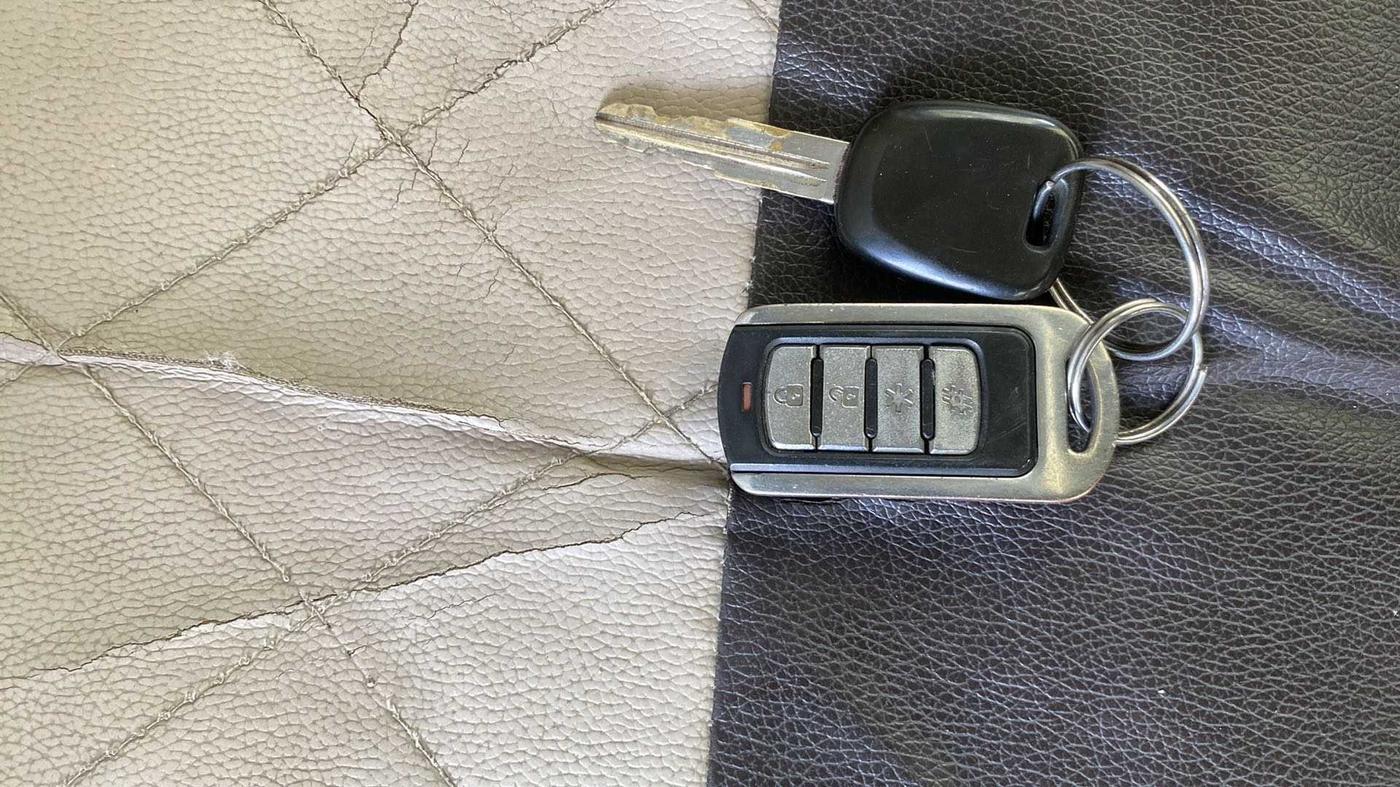 2015 Maruti Alto K10 LXI, Petrol, Manual, 61,669 km, Key Close Up
