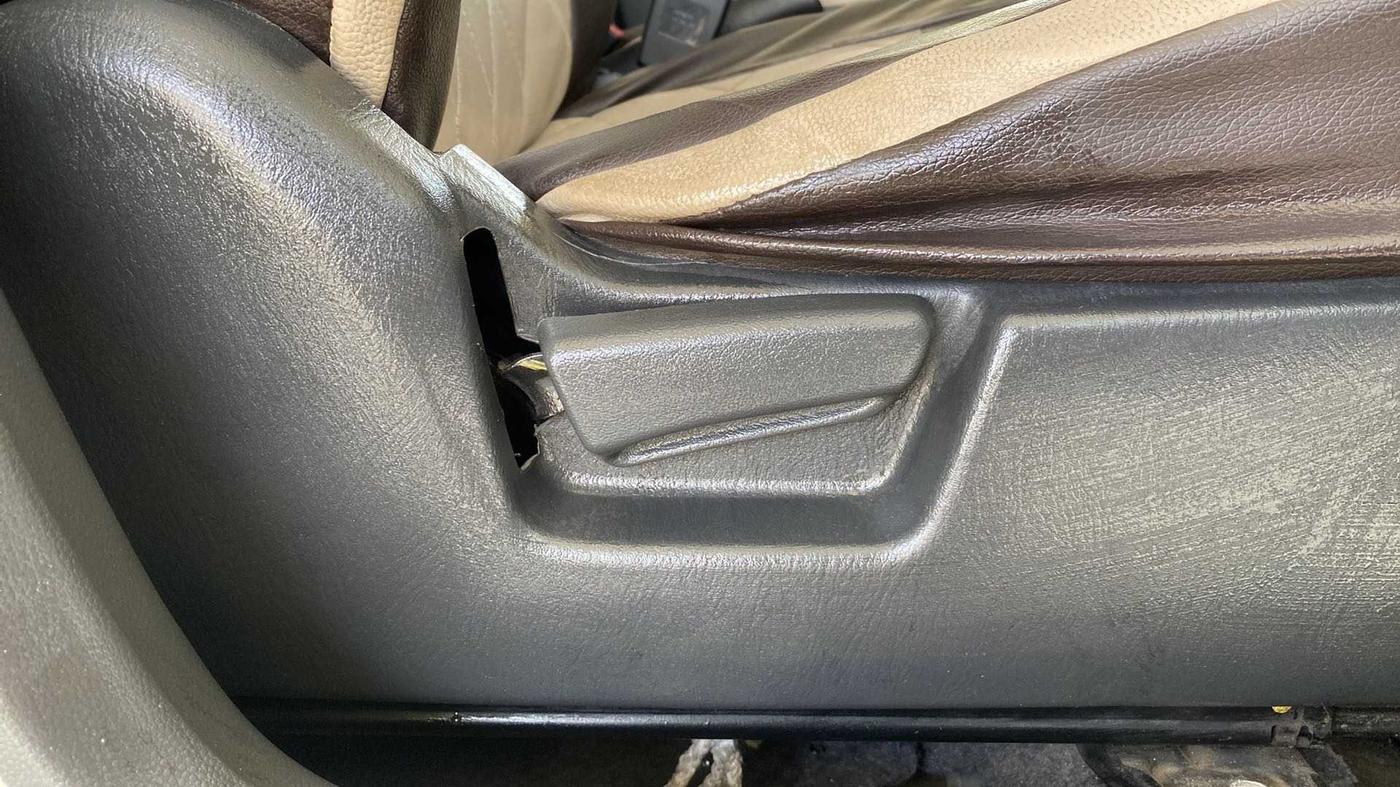 2015 Maruti Alto K10 LXI, Petrol, Manual, 61,669 km, Driver Side Adjustment Panel
