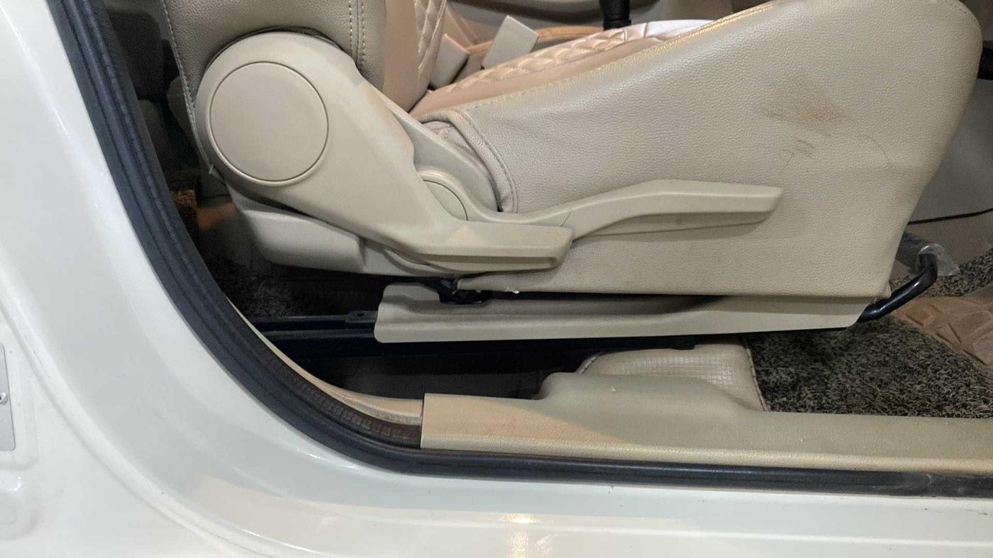 2020 Maruti Dzire VXI, Petrol, Manual, 29,518 km, Driver Side Adjustment Panel