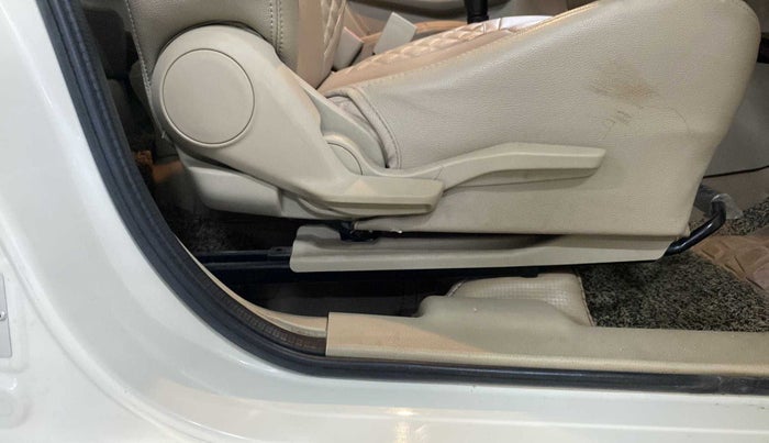 2020 Maruti Dzire VXI, Petrol, Manual, 29,518 km, Driver Side Adjustment Panel
