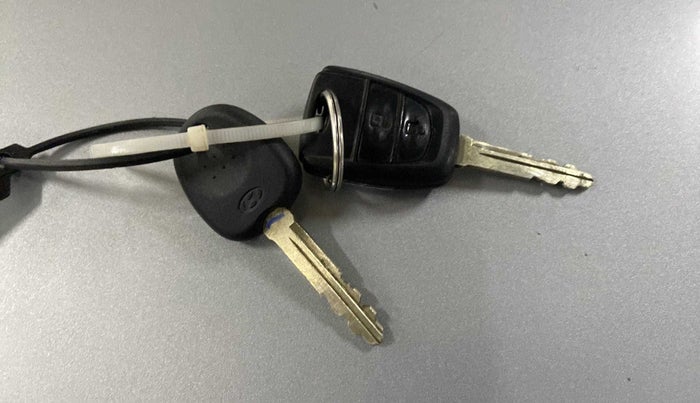 2018 Hyundai Grand i10 MAGNA 1.2 KAPPA VTVT, CNG, Manual, 87,408 km, Key Close Up