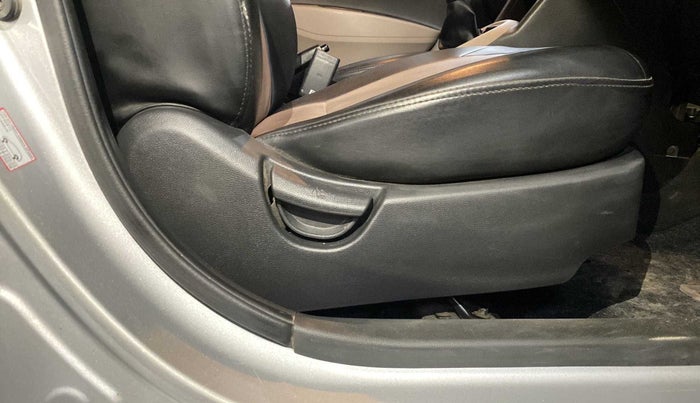 2018 Hyundai Grand i10 MAGNA 1.2 KAPPA VTVT, CNG, Manual, 87,408 km, Driver Side Adjustment Panel