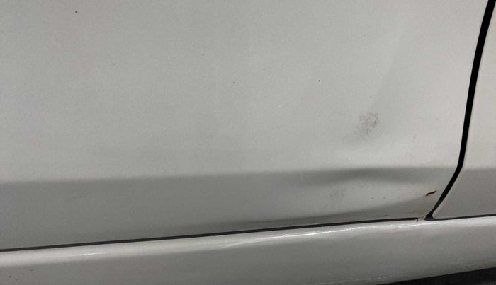 2013 Maruti Swift LXI, Petrol, Manual, 65,672 km, Right rear door - Minor scratches