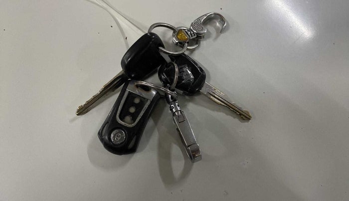 2013 Maruti Swift LXI, Petrol, Manual, 65,672 km, Key Close Up