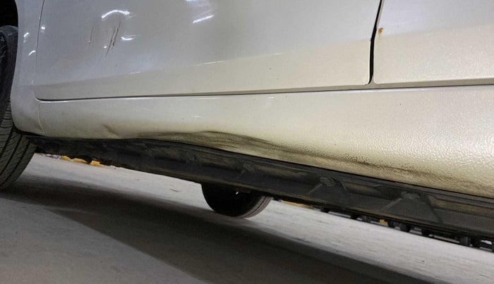 2013 Maruti Swift LXI, Petrol, Manual, 65,672 km, Left running board - Slightly dented