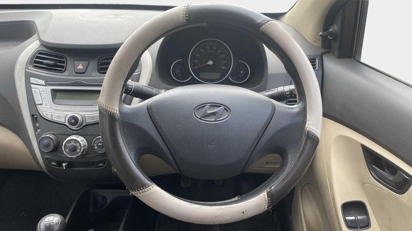2017 Hyundai Eon MAGNA +, Petrol, Manual, 18,846 km, Steering Wheel Close Up