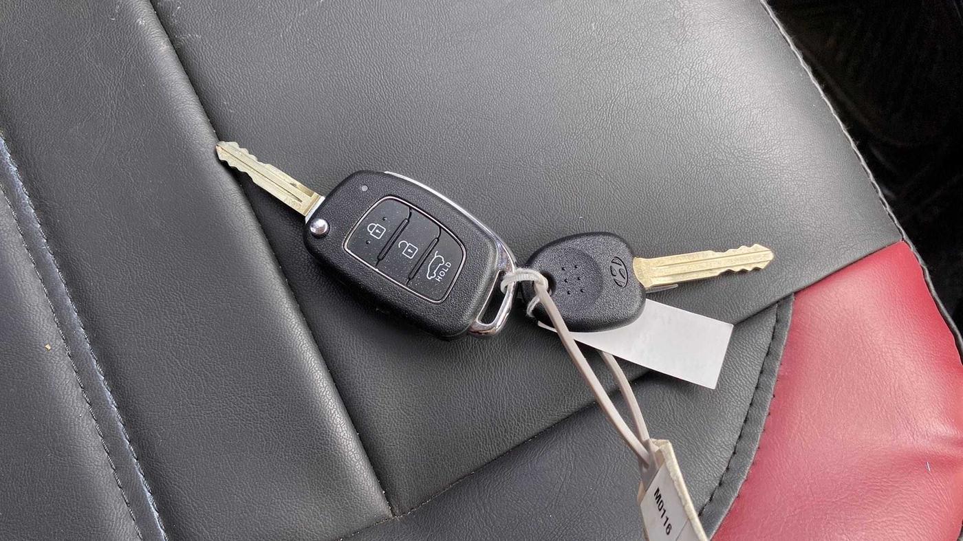 2021 Hyundai VENUE S 1.2, Petrol, Manual, 1,921 km, Key Close Up