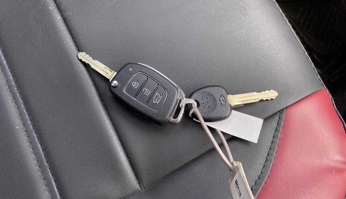 2021 Hyundai VENUE S 1.2, Petrol, Manual, 1,921 km, Key Close Up