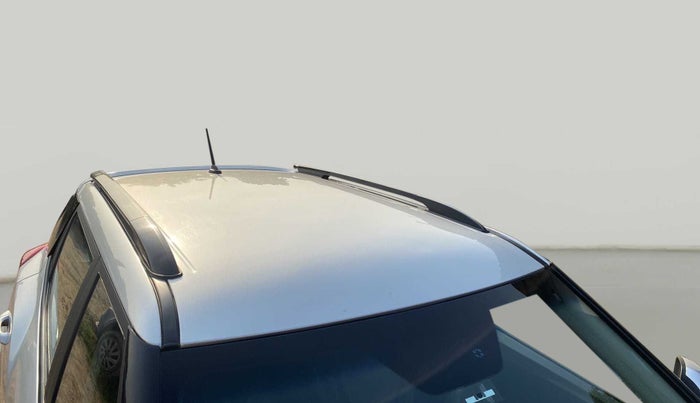 2020 Mahindra XUV300 W8 1.2 PETROL, Petrol, Manual, 72,589 km, Roof