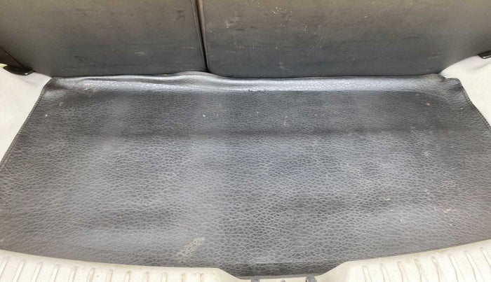 2020 Mahindra XUV300 W8 1.2 PETROL, Petrol, Manual, 72,589 km, Boot Inside