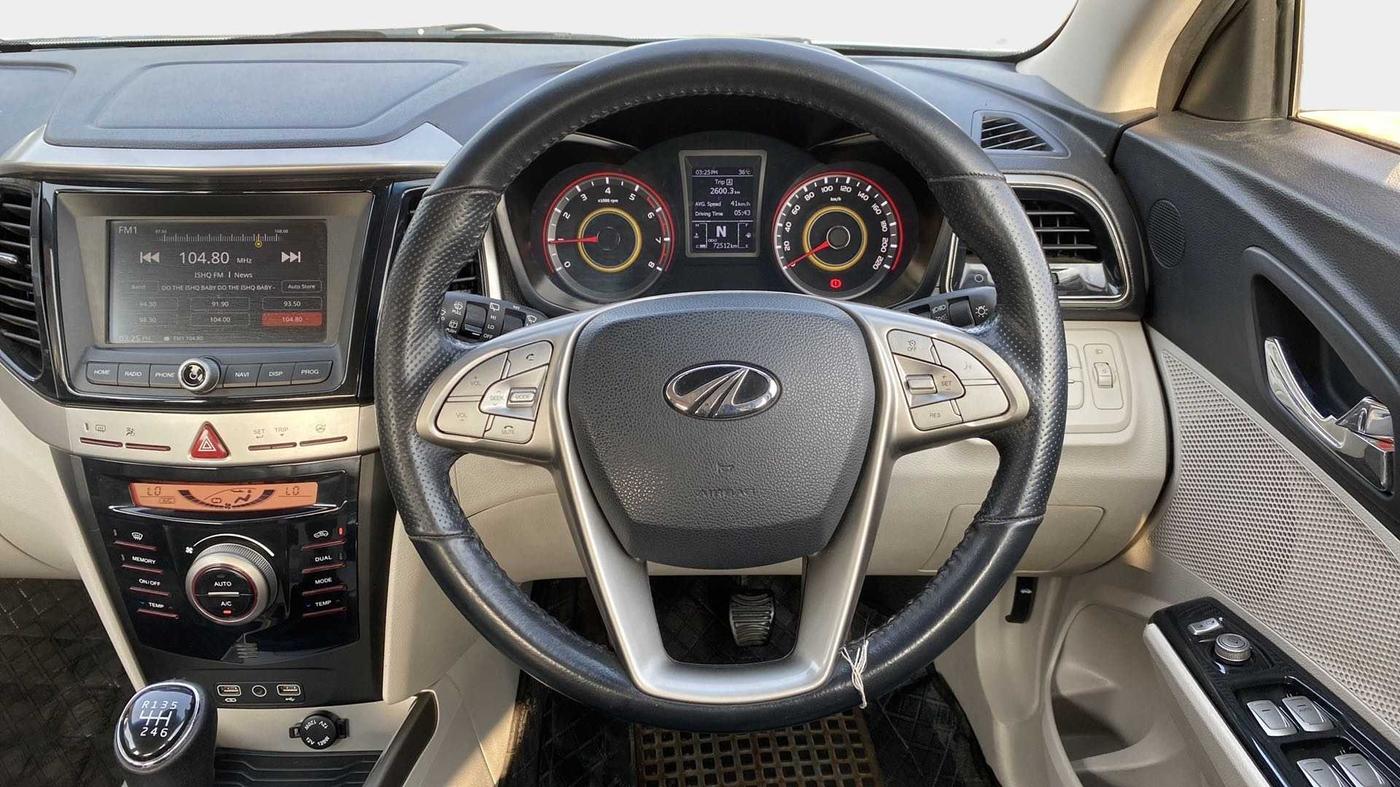 2020 Mahindra XUV300 W8 1.2 PETROL, Petrol, Manual, 72,589 km, Steering Wheel Close Up