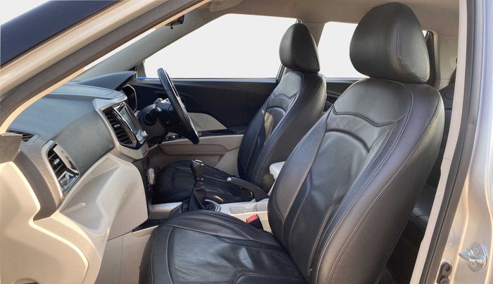 2020 Mahindra XUV300 W8 1.2 PETROL, Petrol, Manual, 72,589 km, Right Side Front Door Cabin