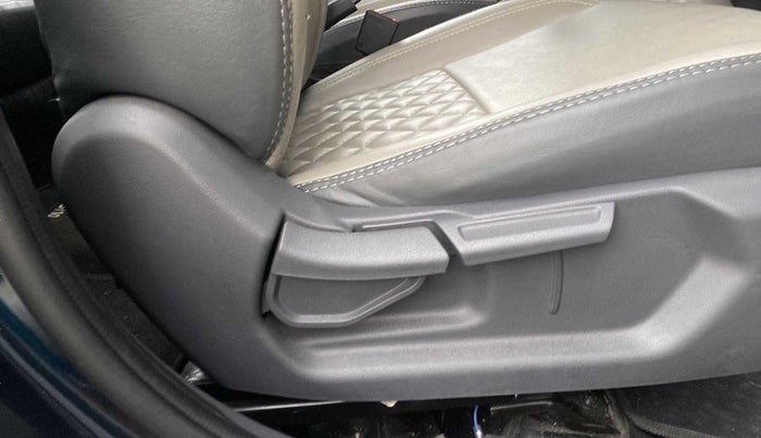 2022 Hyundai GRAND I10 NIOS ASTA 1.2 KAPPA VTVT, Petrol, Manual, 18,197 km, Driver Side Adjustment Panel