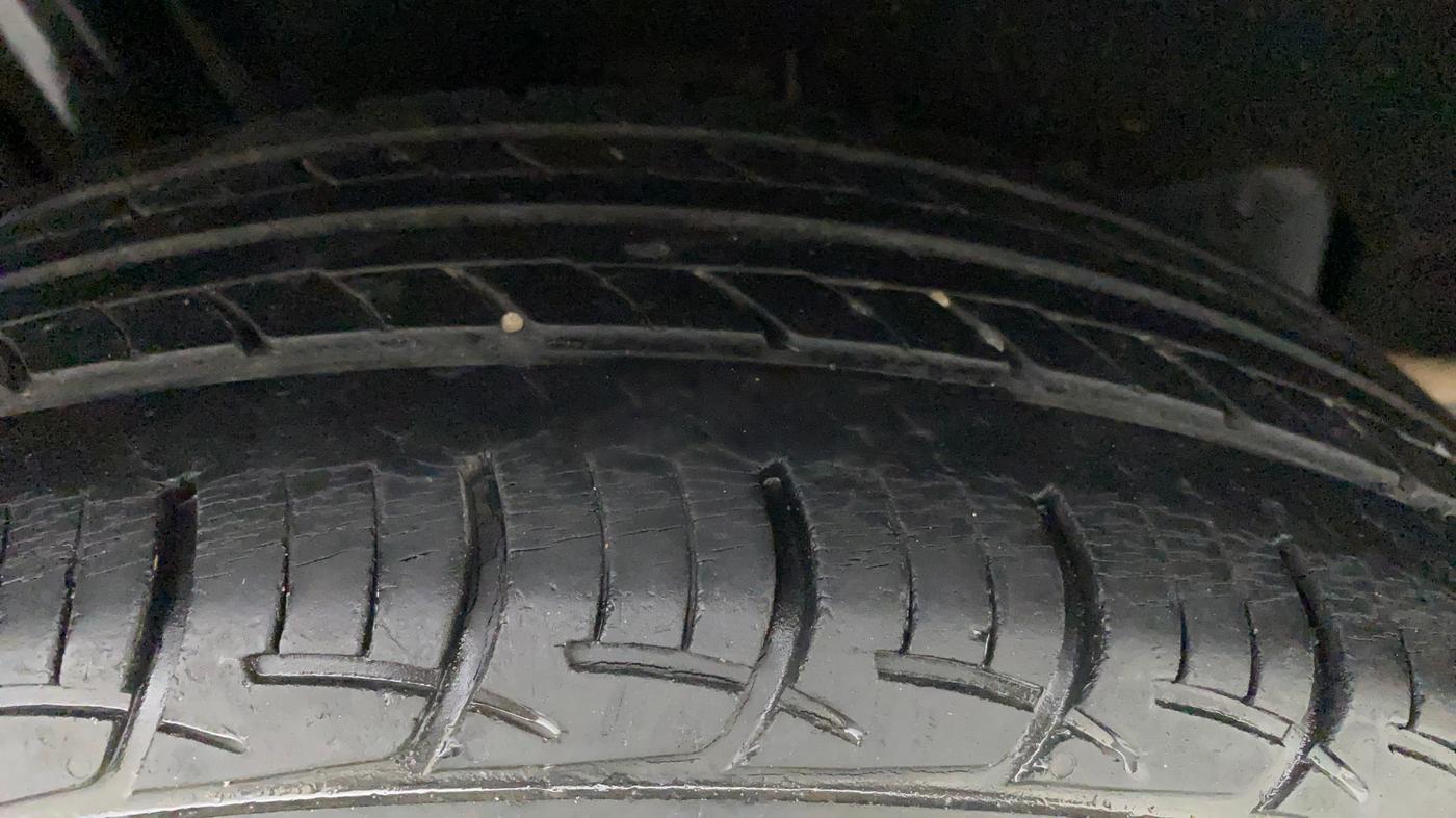 2017 Maruti Baleno DELTA PETROL 1.2, Petrol, Manual, 25,403 km, Right Rear Tyre Tread