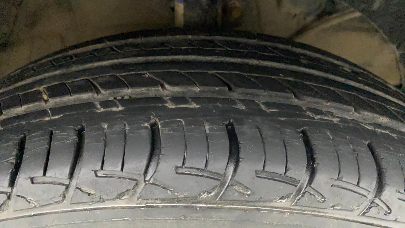 2017 Maruti Baleno DELTA PETROL 1.2, Petrol, Manual, 25,403 km, Right Front Tyre Tread