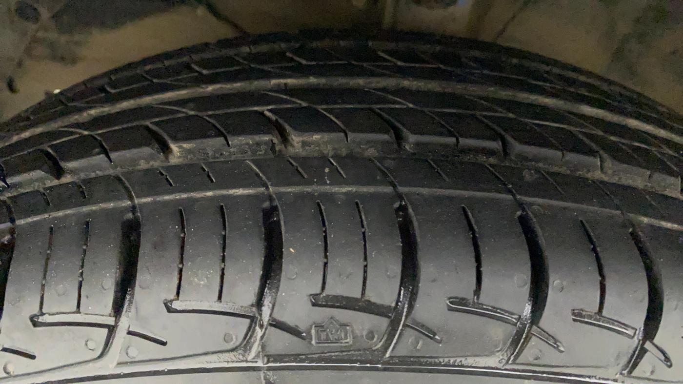 2017 Maruti Baleno DELTA PETROL 1.2, Petrol, Manual, 25,403 km, Left Front Tyre Tread