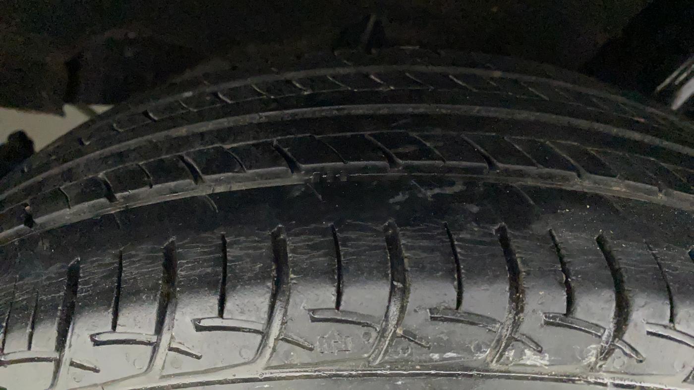 2017 Maruti Baleno DELTA PETROL 1.2, Petrol, Manual, 25,403 km, Left Rear Tyre Tread