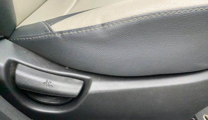 2017 Hyundai Grand i10 SPORTZ 1.2 KAPPA VTVT, Petrol, Manual, 49,325 km, Driver Side Adjustment Panel