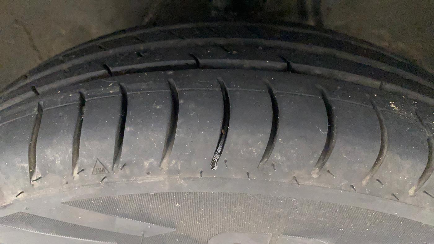 2015 Maruti Alto 800 VXI, Petrol, Manual, 63,989 km, Left Front Tyre Tread