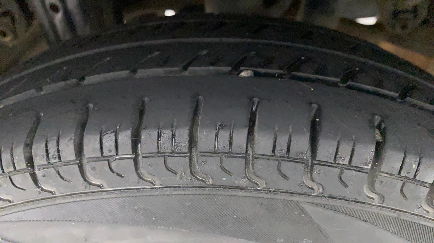 2015 Maruti Alto 800 VXI, Petrol, Manual, 63,989 km, Right Rear Tyre Tread