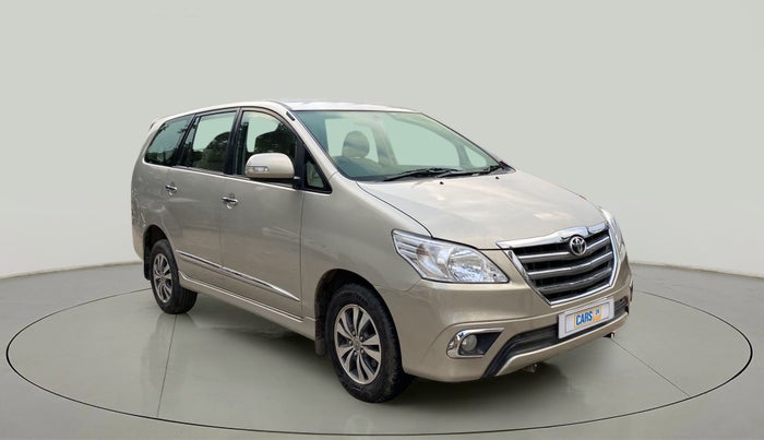 2015 Toyota Innova 2.5 VX 8 STR, Diesel, Manual, 55,842 km, Right Front Diagonal