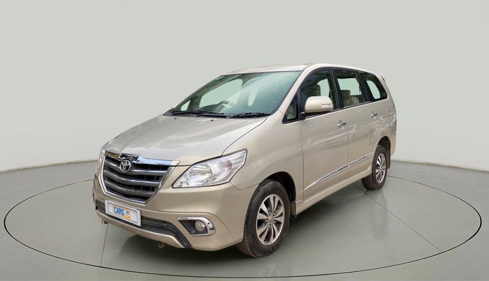 2015 Toyota Innova 2.5 VX 8 STR, Diesel, Manual, 55,842 km, Left Front Diagonal