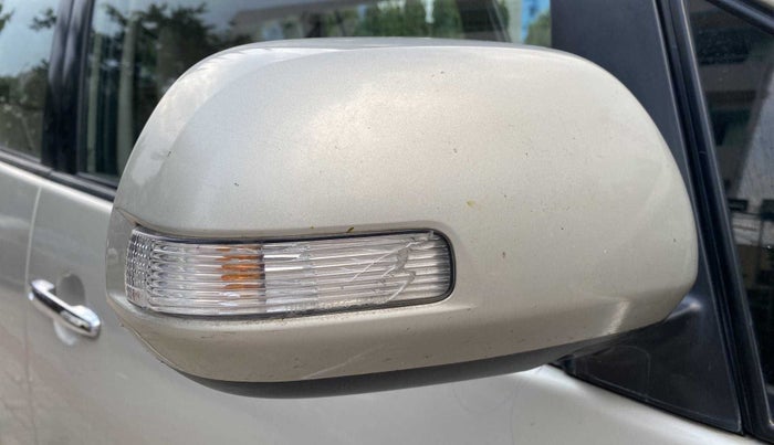 2015 Toyota Innova 2.5 VX 8 STR, Diesel, Manual, 55,842 km, Right rear-view mirror - Indicator light has minor damage