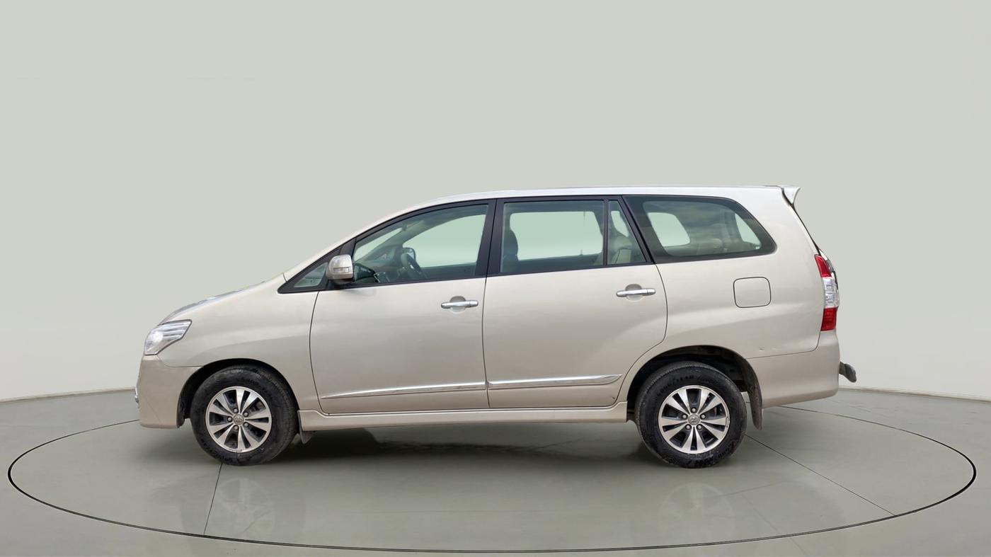 2015 Toyota Innova 2.5 VX 8 STR, Diesel, Manual, 55,842 km, Left Side