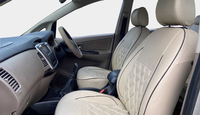 2015 Toyota Innova 2.5 VX 8 STR, Diesel, Manual, 55,842 km, Right Side Front Door Cabin