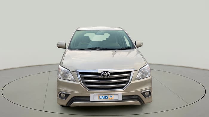 2015 Toyota Innova 2.5 VX 8 STR, Diesel, Manual, 55,842 km, Front