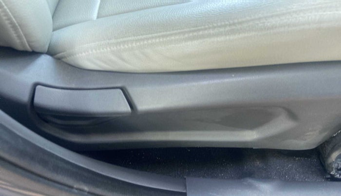 2020 Hyundai GRAND I10 NIOS ERA 1.2 KAPPA VTVT, Petrol, Manual, 19,202 km, Driver Side Adjustment Panel