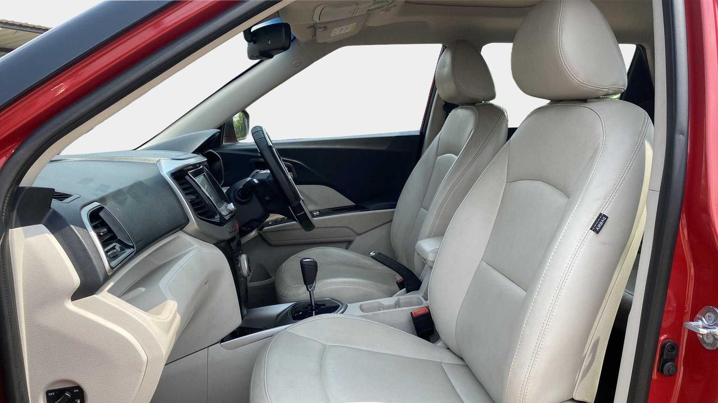 2021 Mahindra XUV300 W8 (O) 1.2 PETROL AMT, Petrol, Automatic, 23,880 km, Right Side Front Door Cabin