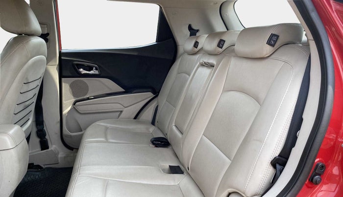 2021 Mahindra XUV300 W8 (O) 1.2 PETROL AMT, Petrol, Automatic, 23,880 km, Right Side Rear Door Cabin
