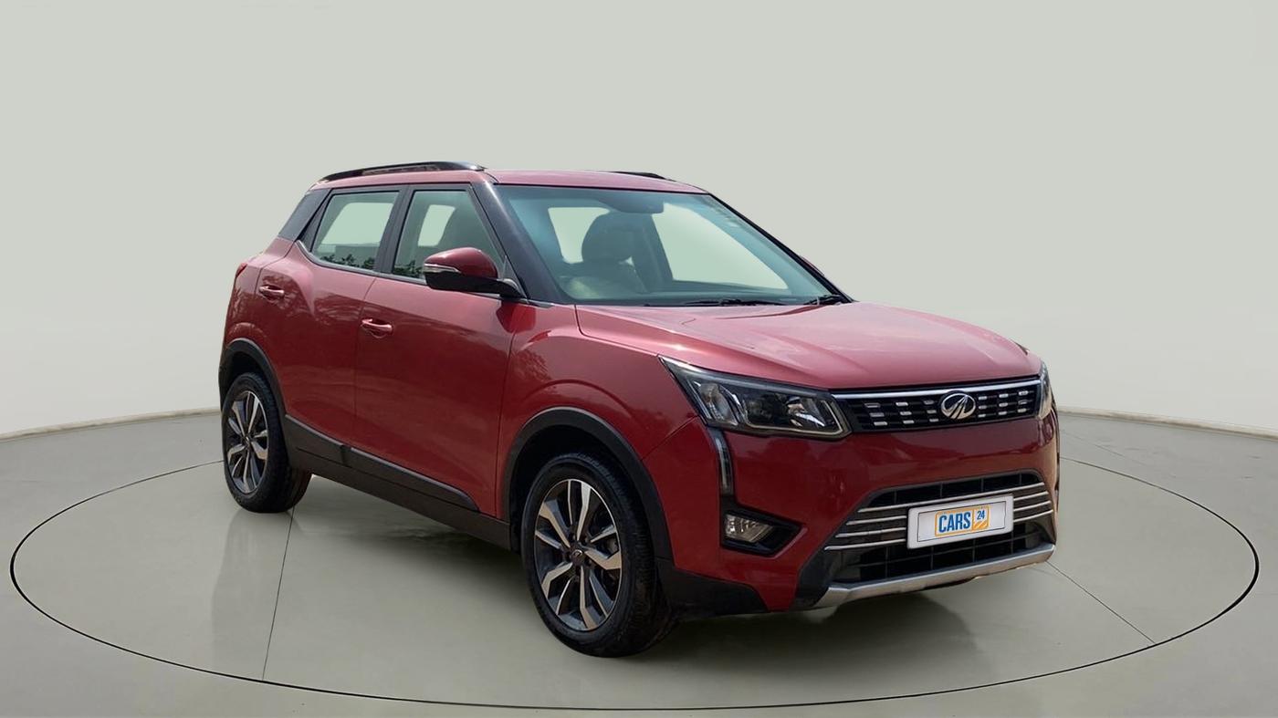 2021 Mahindra XUV300 W8 (O) 1.2 PETROL AMT, Petrol, Automatic, 23,880 km, Right Front Diagonal