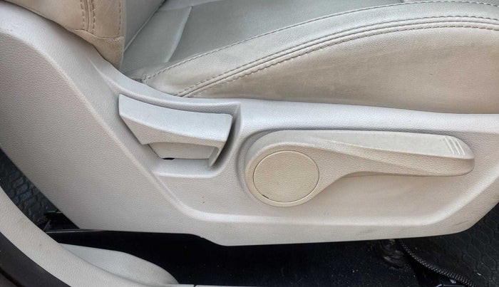 2021 Mahindra XUV300 W8 (O) 1.2 PETROL AMT, Petrol, Automatic, 23,880 km, Driver Side Adjustment Panel
