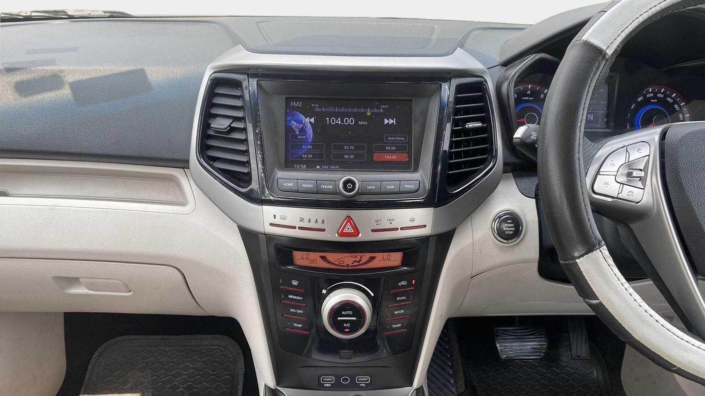 2021 Mahindra XUV300 W8 (O) 1.2 PETROL AMT, Petrol, Automatic, 23,880 km, Air Conditioner