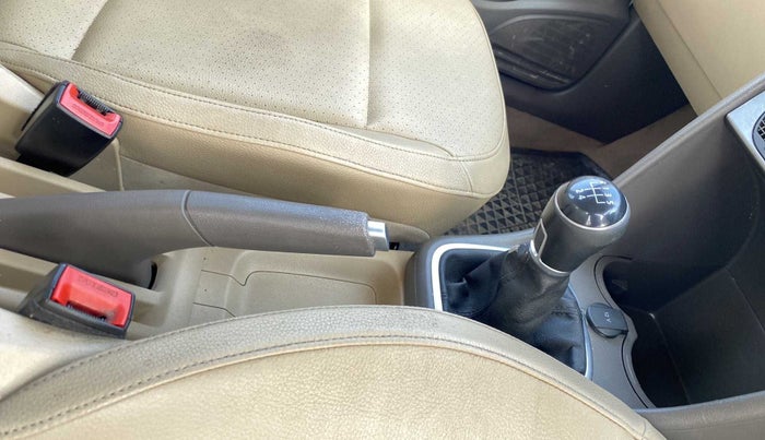 2018 Volkswagen Vento HIGHLINE 1.6 MPI, Petrol, Manual, 72,163 km, Gear Lever