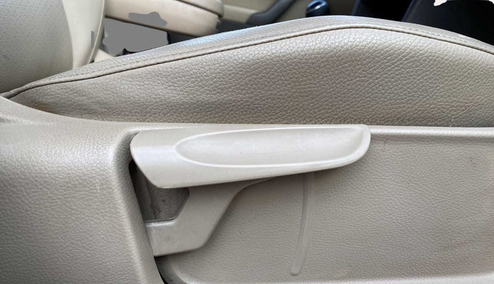 2018 Volkswagen Vento HIGHLINE 1.6 MPI, Petrol, Manual, 72,163 km, Driver Side Adjustment Panel