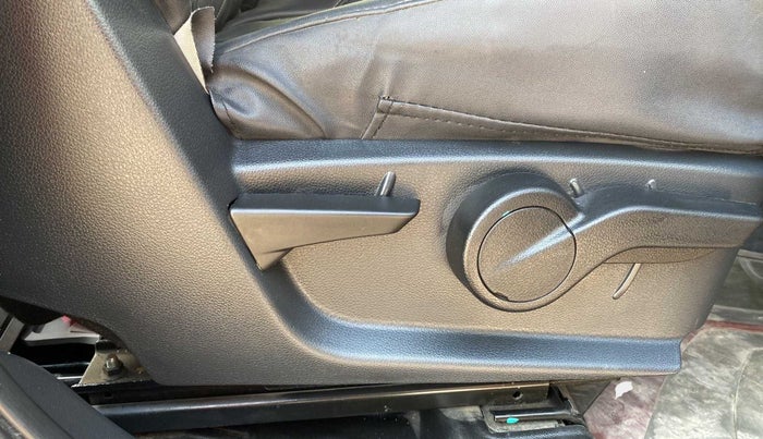 2021 Mahindra Thar LX  P 4WD AT CONVERTIBLE, Petrol, Automatic, 28,236 km, Driver Side Adjustment Panel