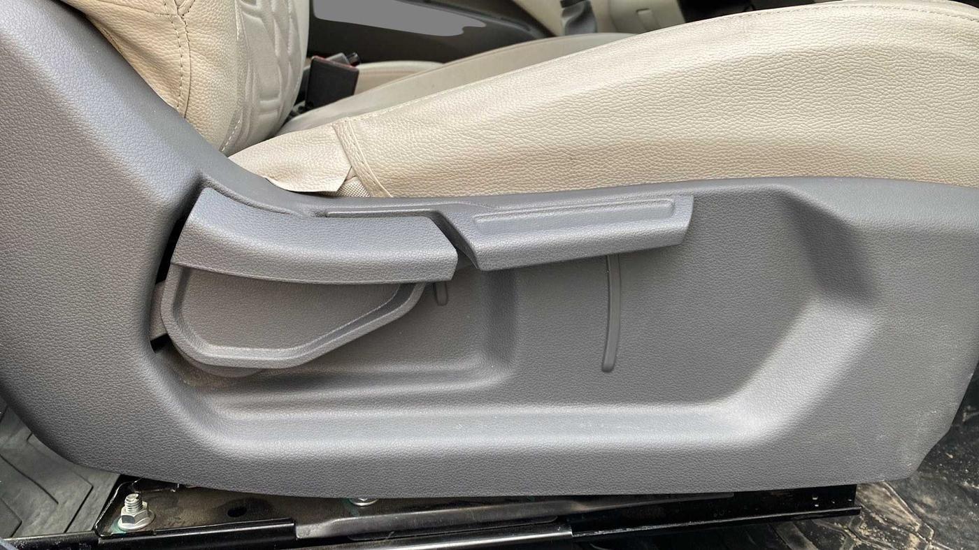 2022 Hyundai AURA S 1.2 CNG, CNG, Manual, 6,800 km, Driver Side Adjustment Panel