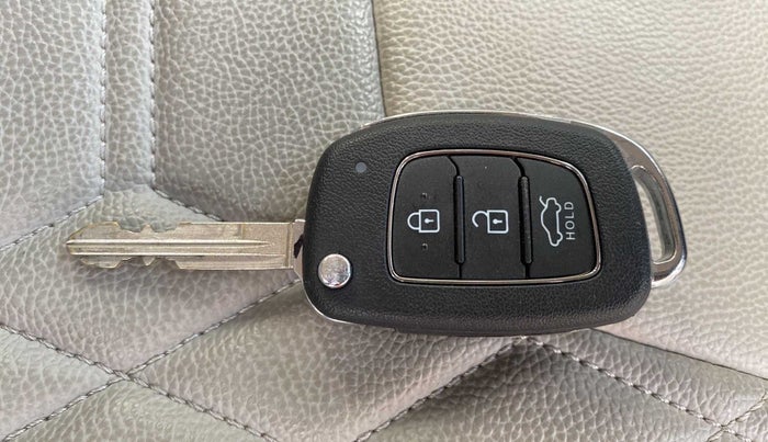 2022 Hyundai AURA S 1.2 CNG, CNG, Manual, 6,800 km, Key Close Up