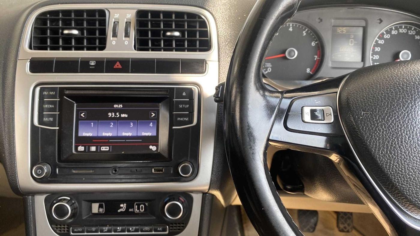 2016 Volkswagen Ameo HIGHLINE1.2L, Petrol, Manual, 68,686 km, Air Conditioner