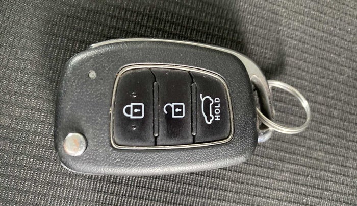 2020 Hyundai VENUE S 1.2, Petrol, Manual, 47,494 km, Key Close Up