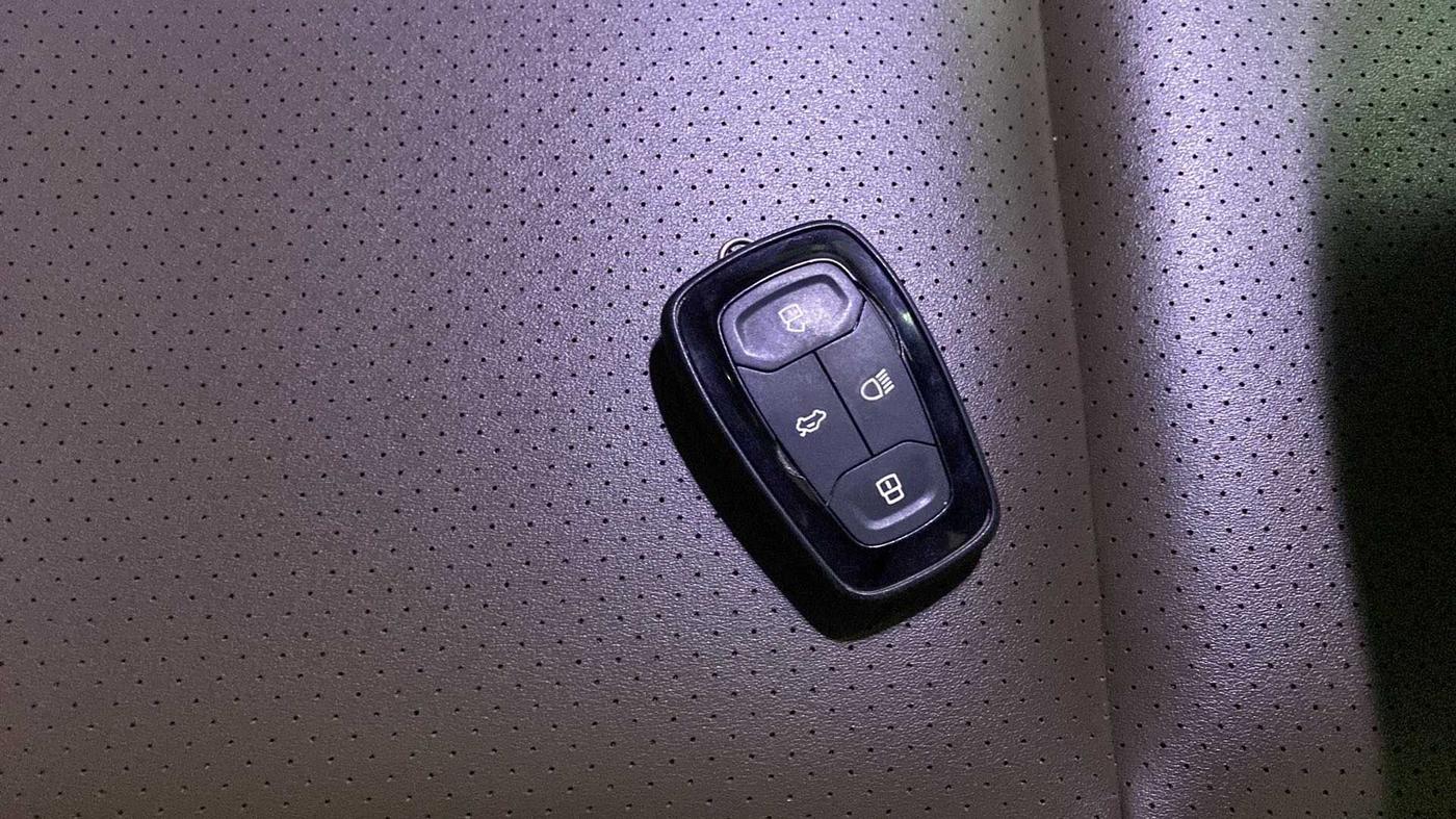2020 Tata Harrier XZA PLUS 2.0L DUAL TONE, Diesel, Automatic, 45,595 km, Key Close Up