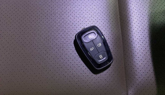 2020 Tata Harrier XZA PLUS 2.0L DUAL TONE, Diesel, Automatic, 45,595 km, Key Close Up