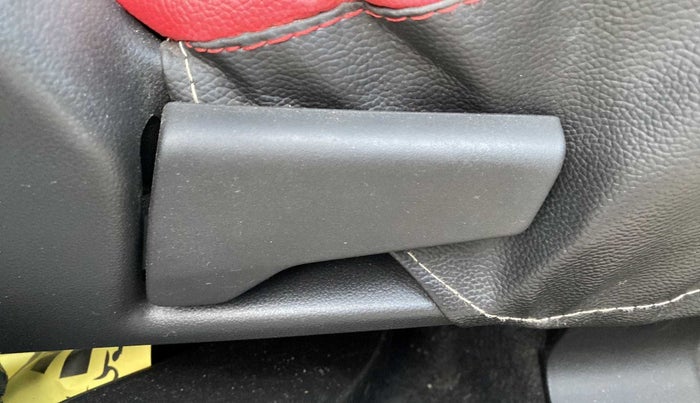 2020 Renault TRIBER RXZ, Petrol, Manual, 17,173 km, Driver Side Adjustment Panel