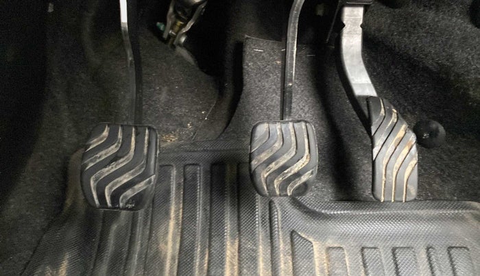 2020 Renault TRIBER RXZ, Petrol, Manual, 17,173 km, Pedals