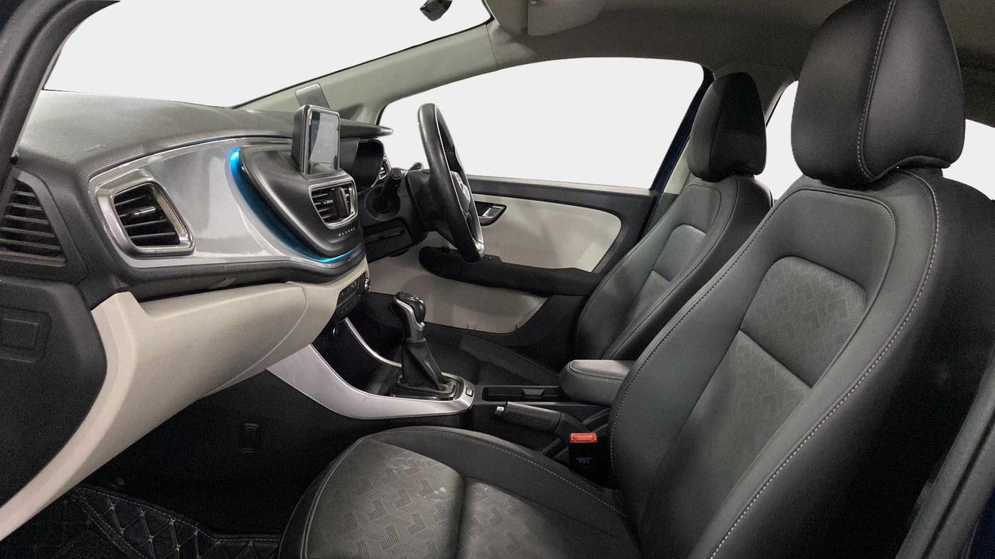 2022 Tata ALTROZ XZA PLUS, Petrol, Automatic, 20,609 km, Right Side Front Door Cabin